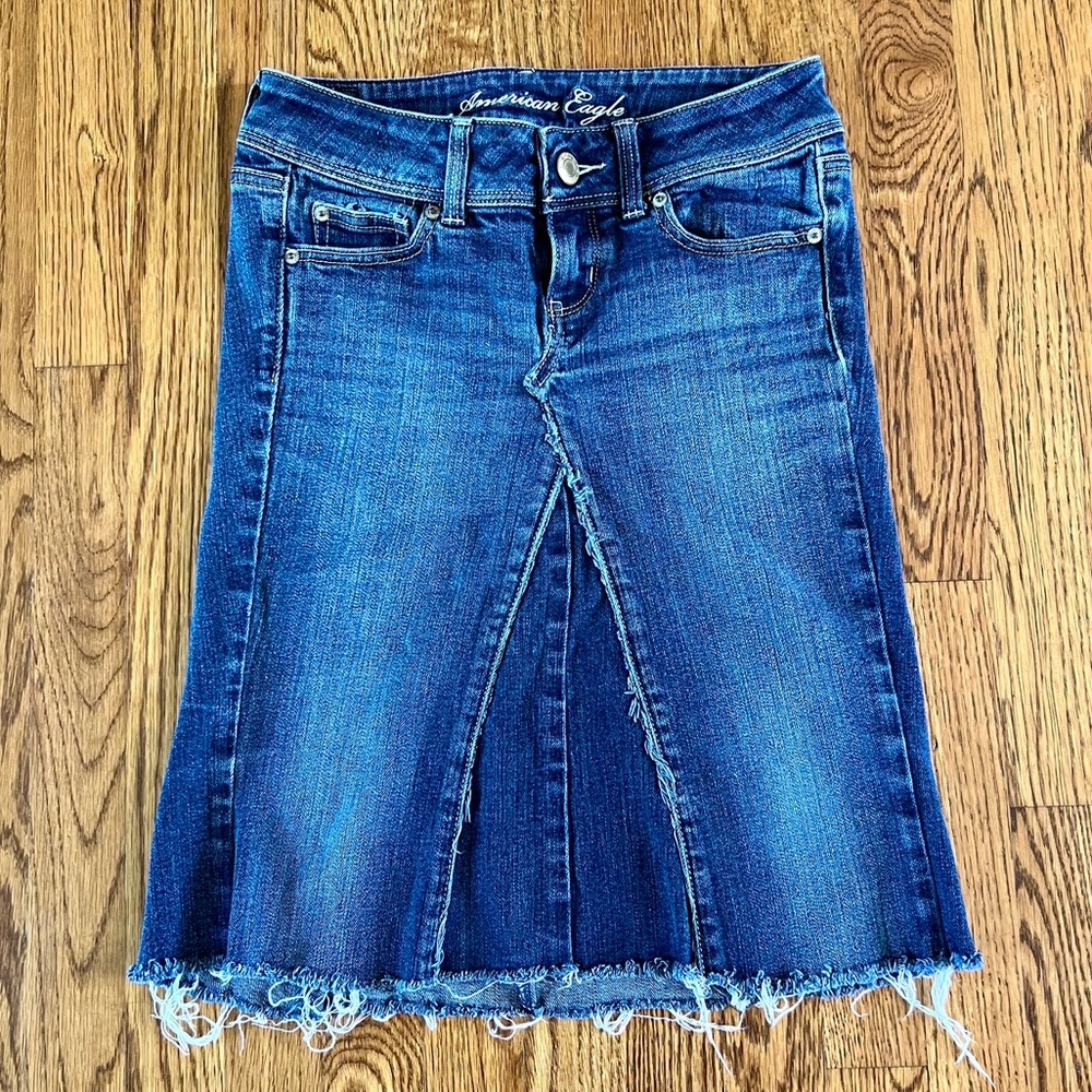 American Eagle Size 0 Denim Blue Jean Skirt Pockets Stretch Slim Boot